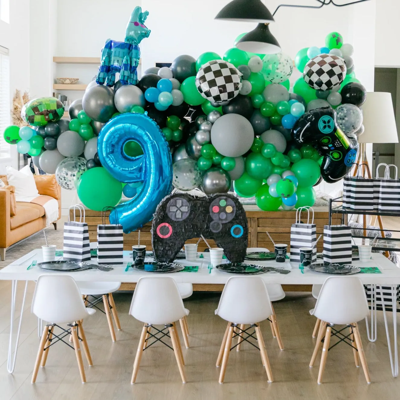 BLACK & GREEN VIDEO GAME BALLOON ARCH KIT