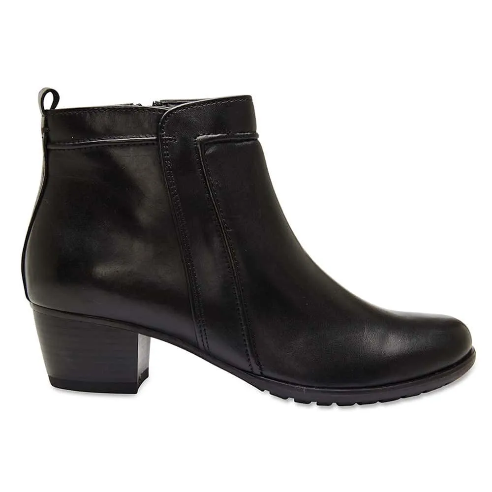 Boston Boot in Black Leather