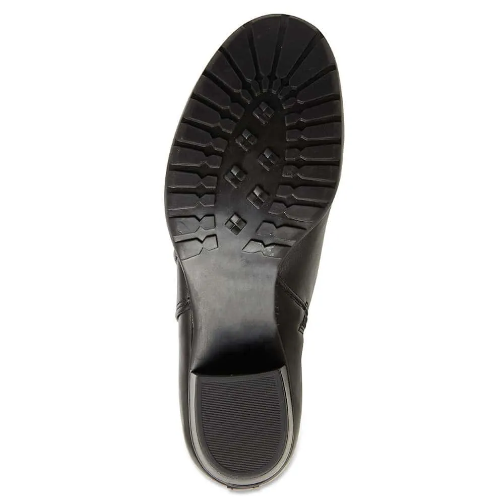 Boston Boot in Black Leather