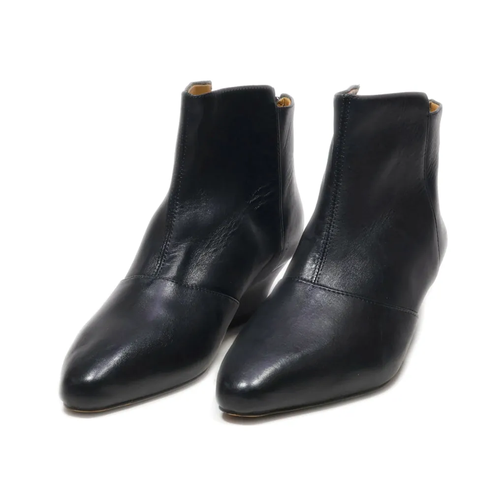 Earthies Ankle Boots Leather Black Colour For Women