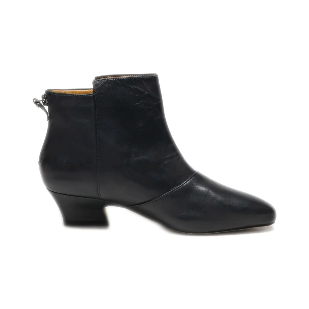 Earthies Ankle Boots Leather Black Colour For Women