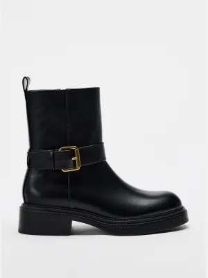Flat ankle boots with buckles