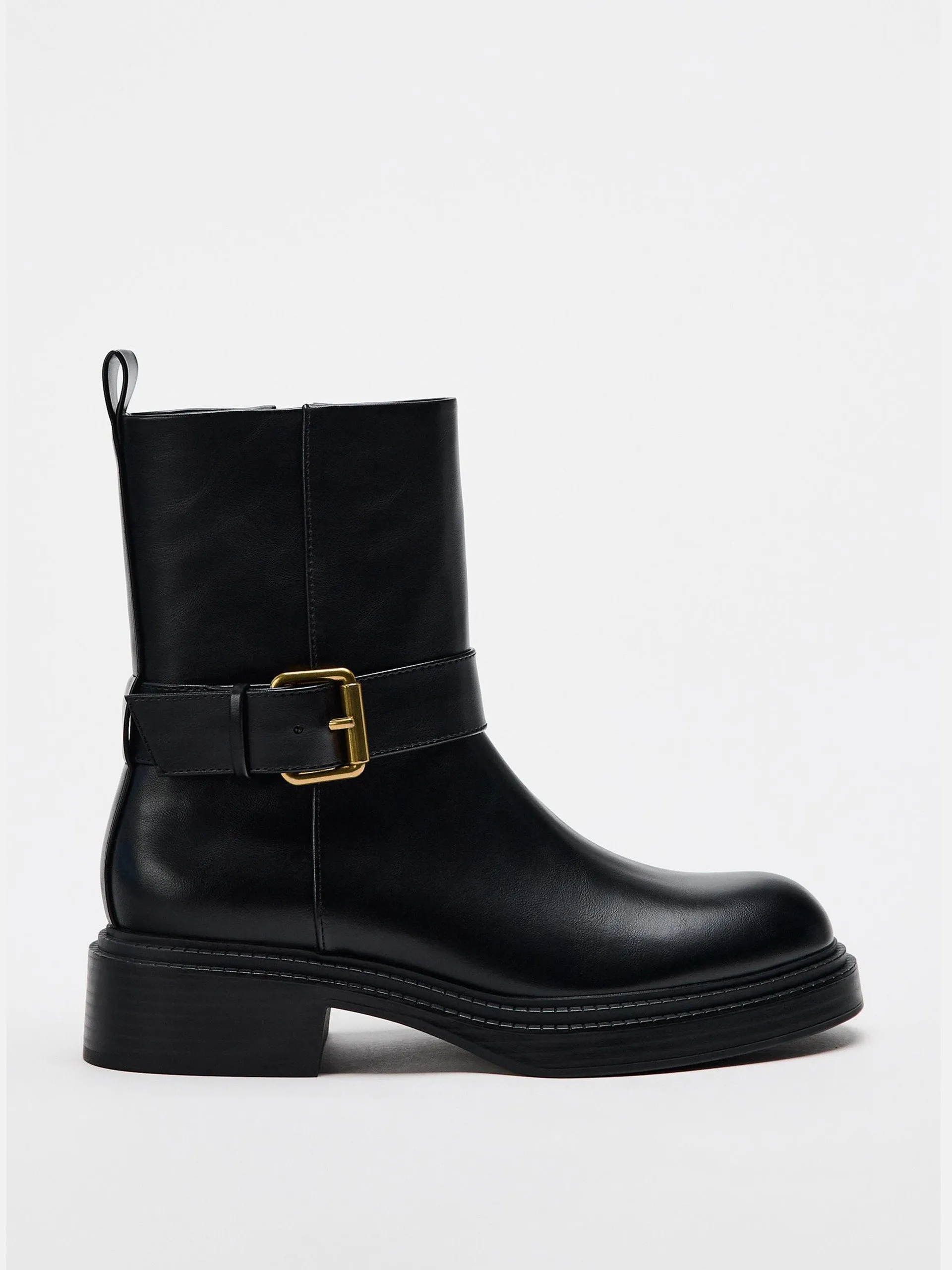 Flat ankle boots with buckles