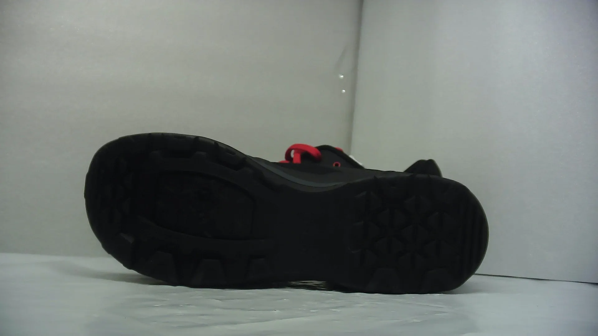 Giro Gauge Shoe Black/Bright Red 42 (Without Original Box)