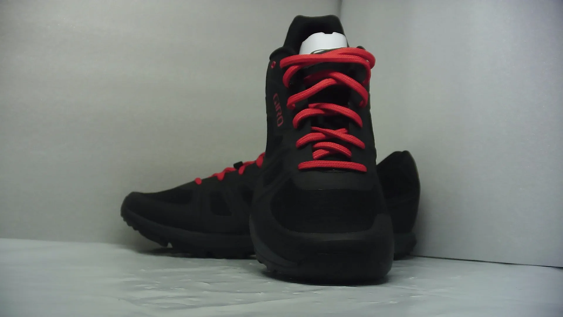 Giro Gauge Shoe Black/Bright Red 42 (Without Original Box)