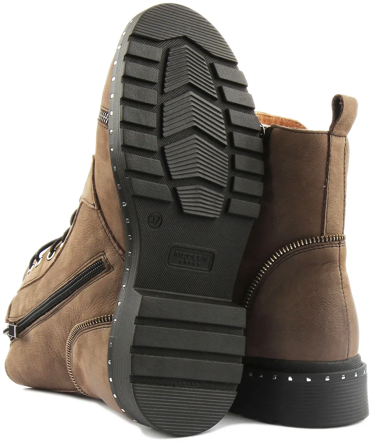Justin Reess England Charlotte In Brown