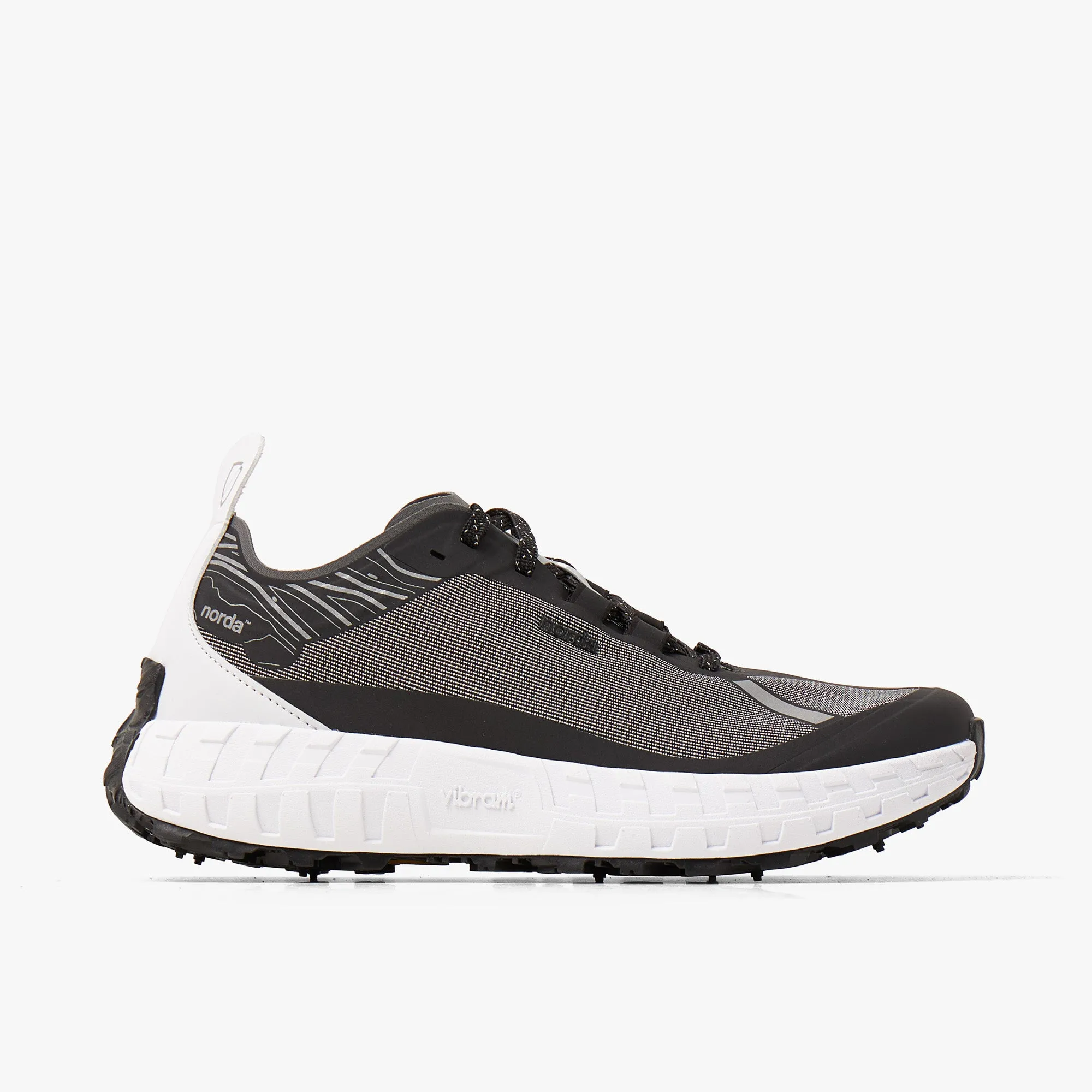 norda 001 / Core Black