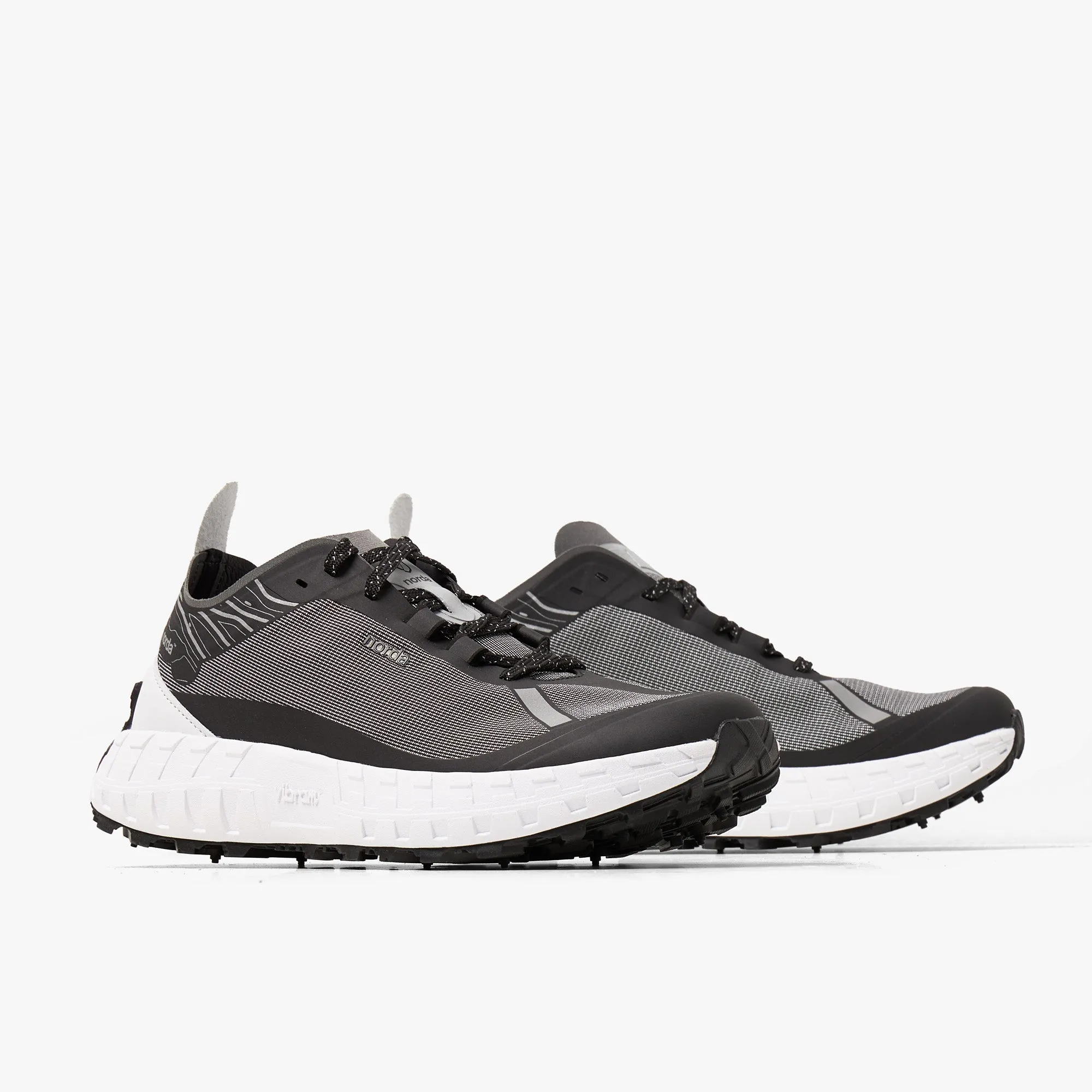 norda 001 / Core Black