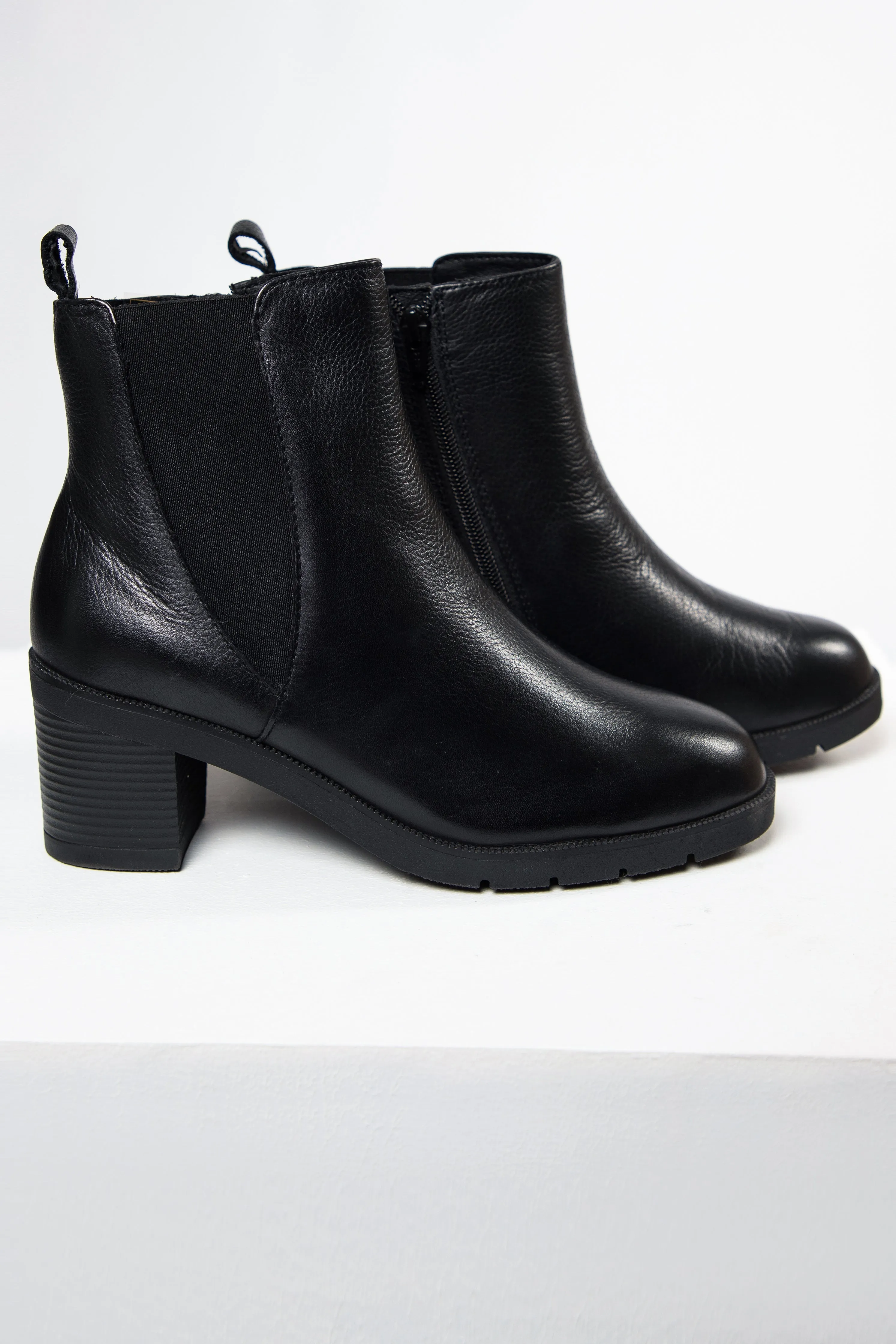 Onyx ankle boots