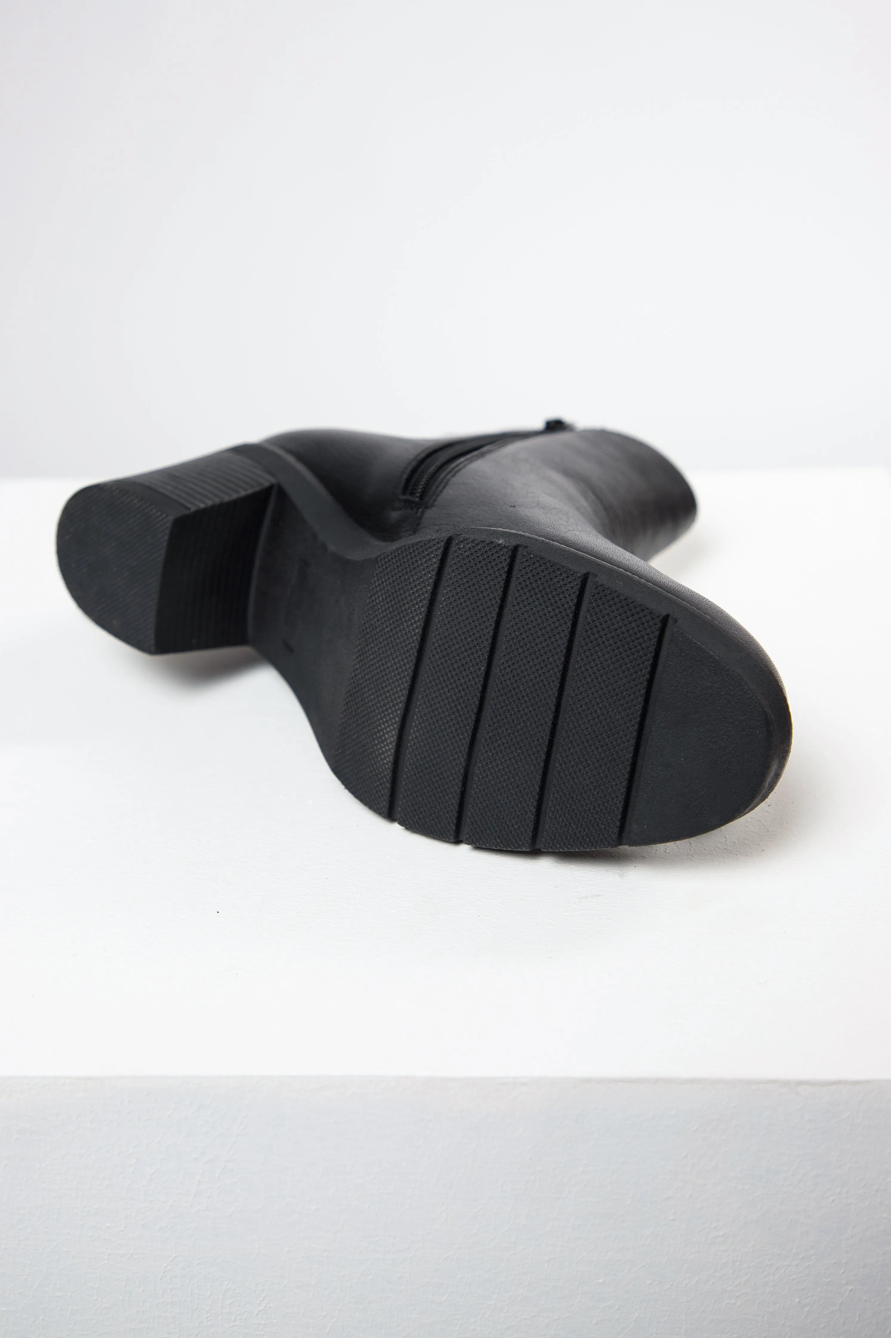 Onyx ankle boots