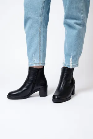 Onyx ankle boots