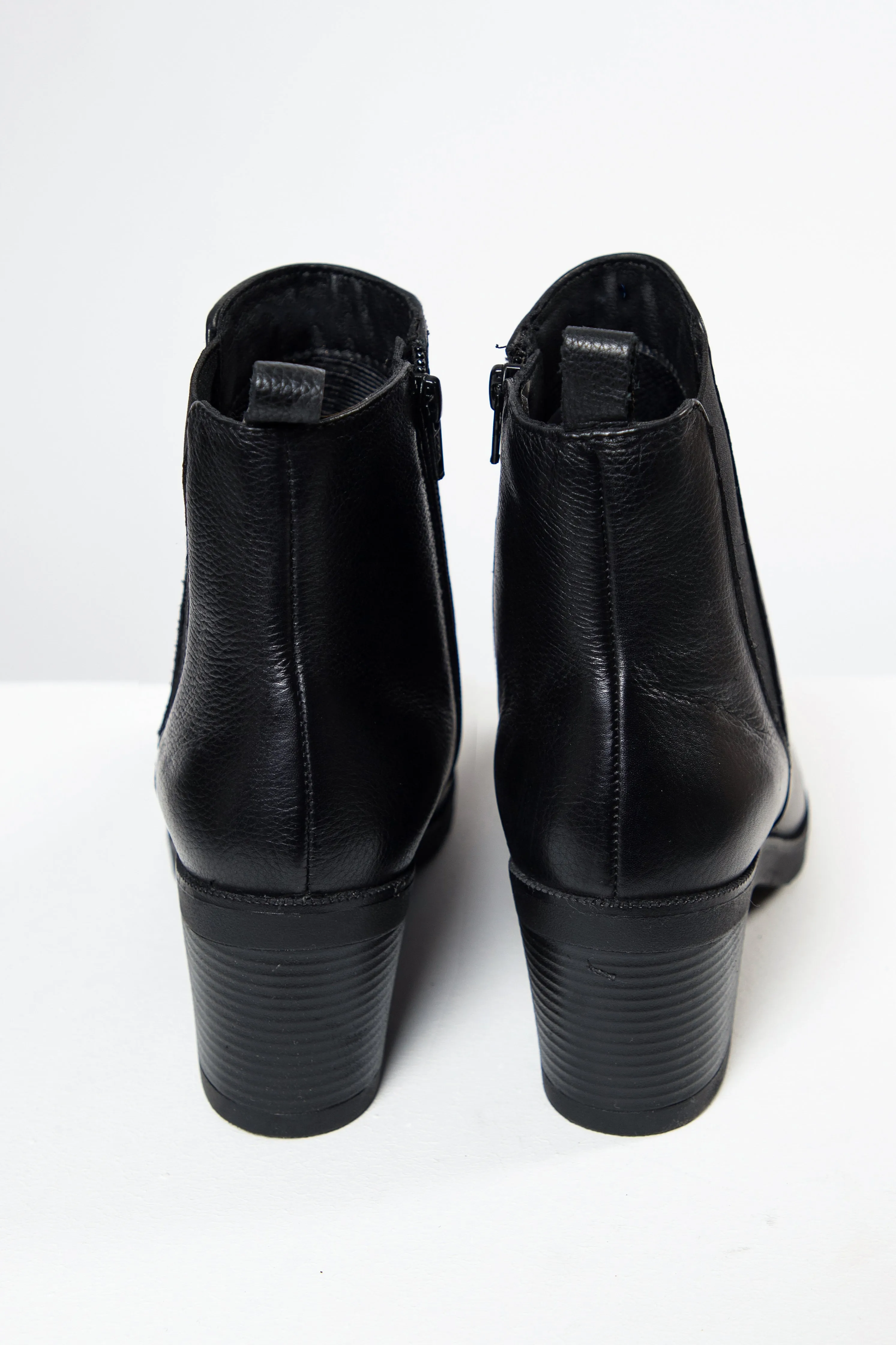 Onyx ankle boots