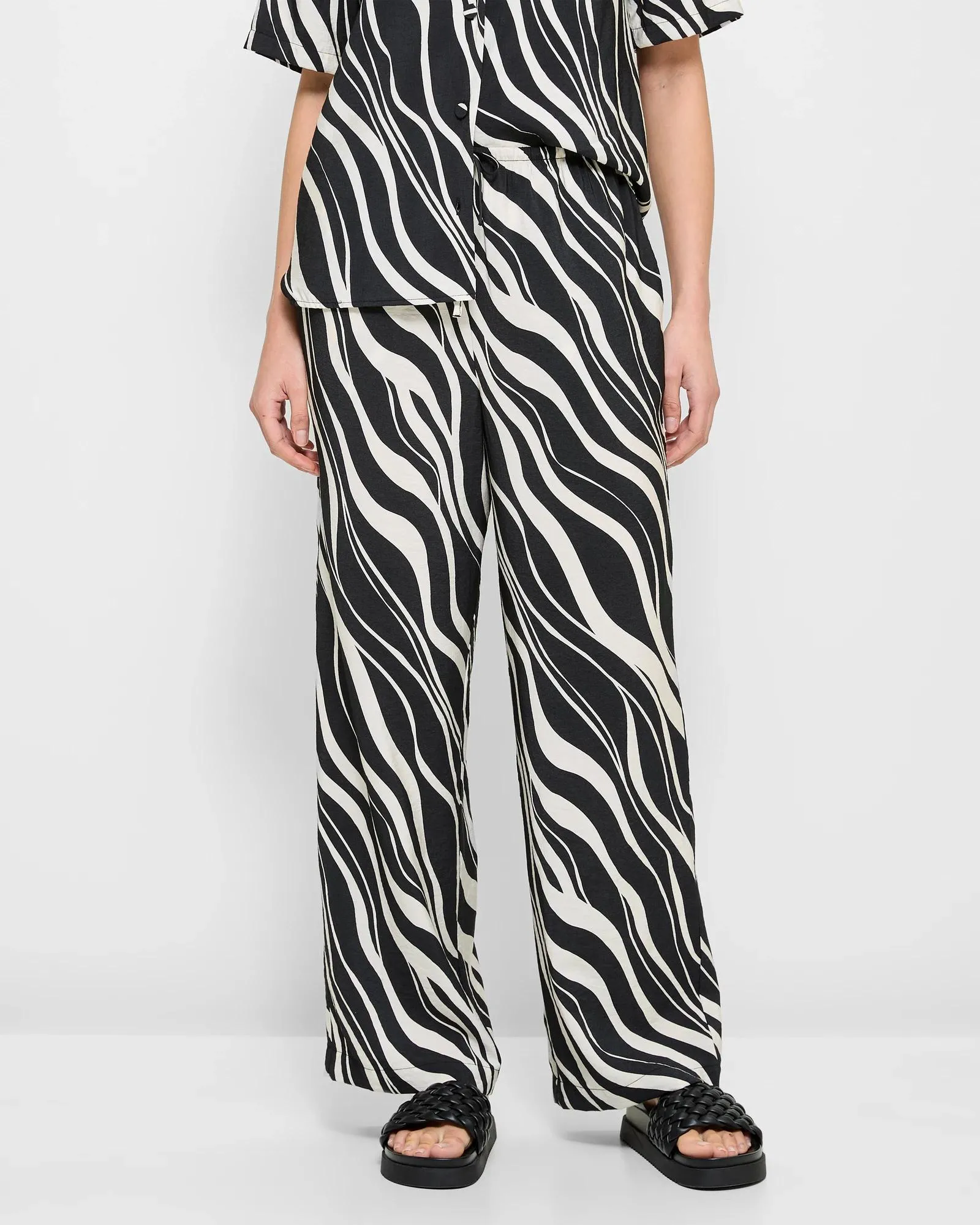 popular  Resort Wide Leg Pants - Lily Loves - Black Wavy