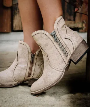 VERY G -  EVIE BOOTIE