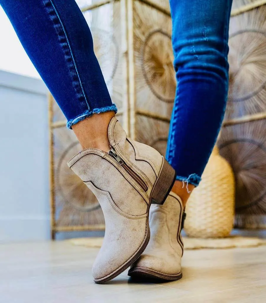 VERY G -  EVIE BOOTIE